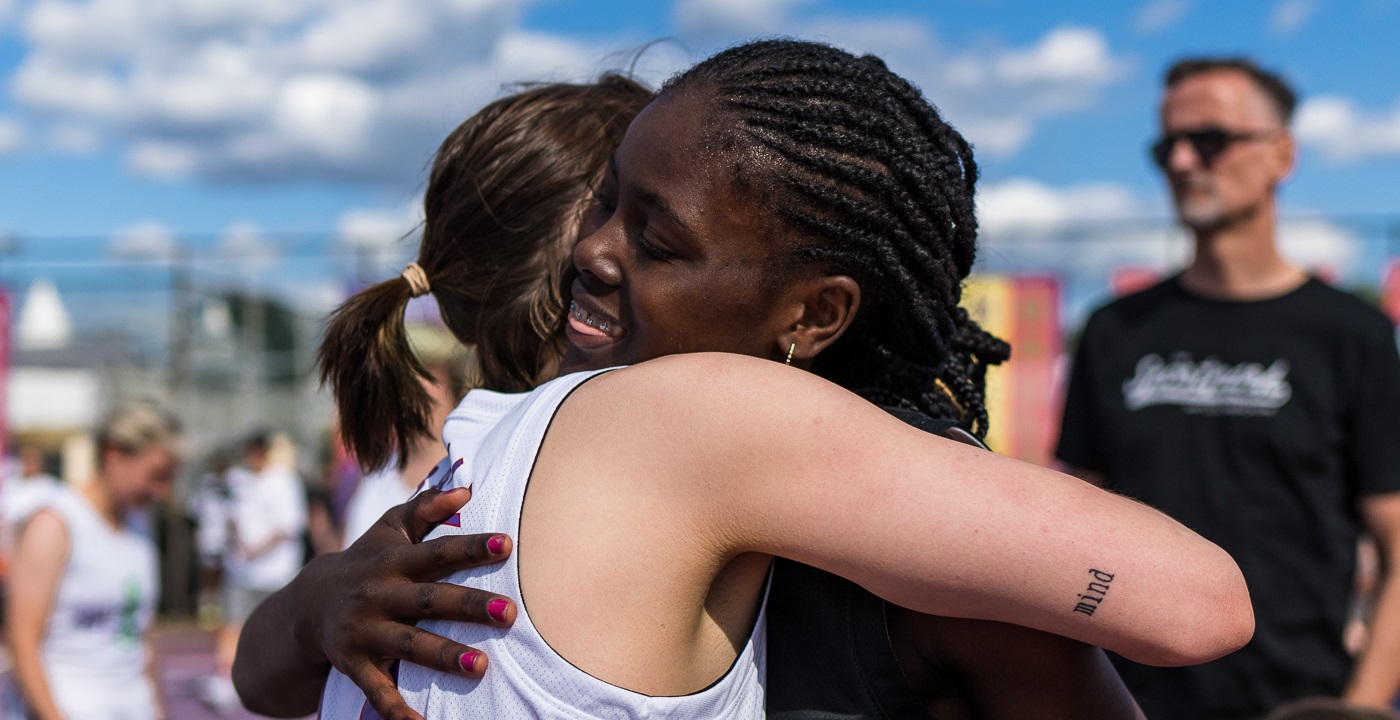 Deux joueuses se retrouvent lors d'un tournoi